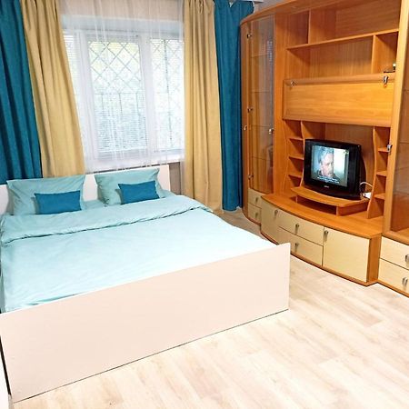Светлые апартаменты в 100м от Софиевского парка Умань Экстерьер фото