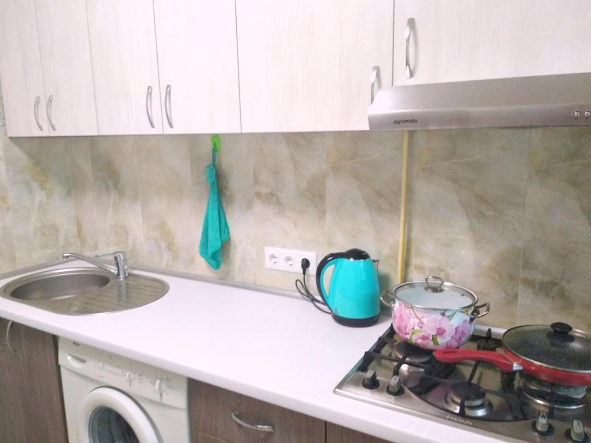 Светлые апартаменты в 100м от Софиевского парка Умань Экстерьер фото